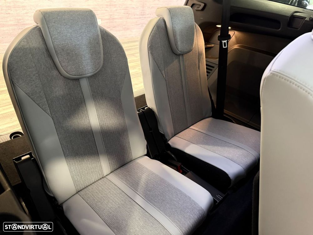 Peugeot 5008 1.2 PureTech Allure EAT8 - 26