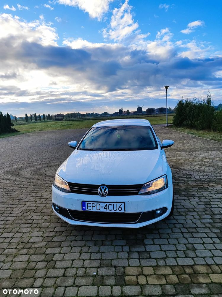 Volkswagen Jetta 2.0 TDI Highline DSG - 1