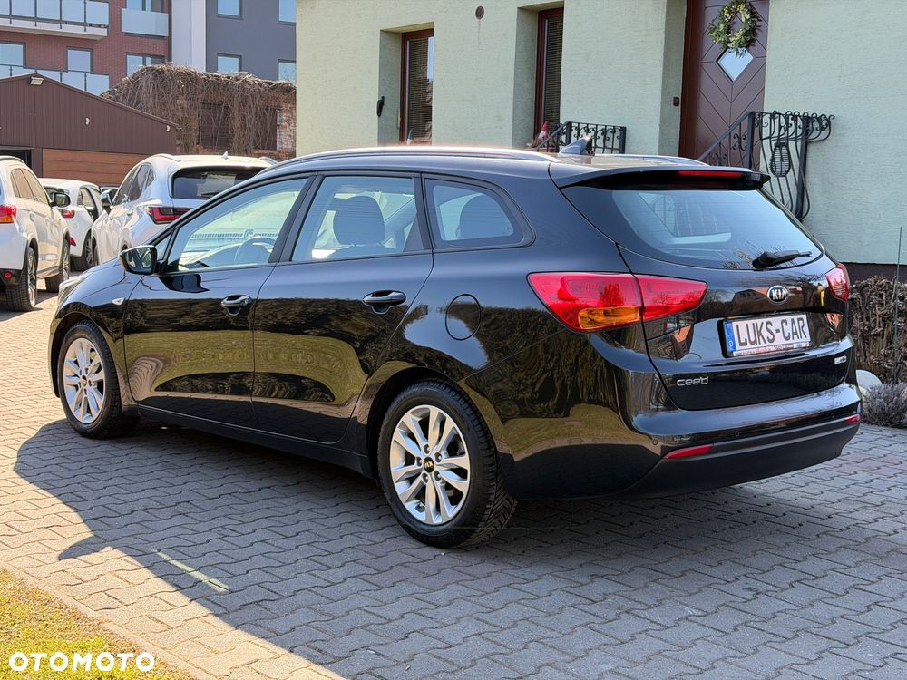 Kia Ceed 1.6 GDI ISG Platinum Edition - 35