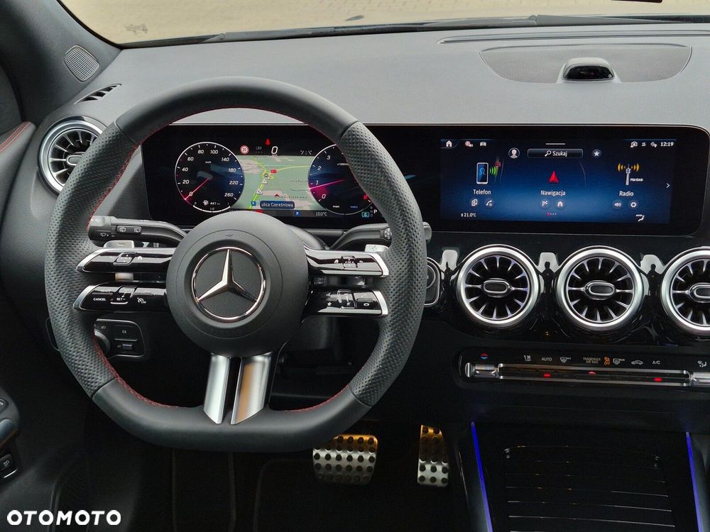 Mercedes-Benz GLA - 27