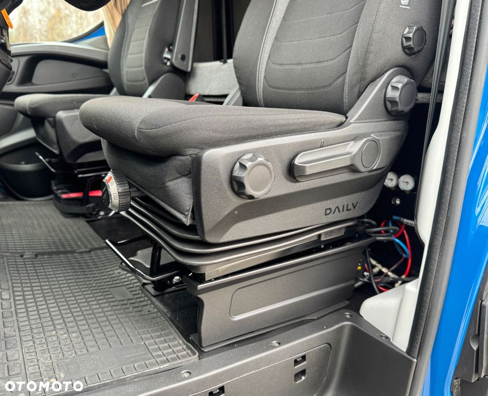 Iveco Daily 2023r Hi-Matic‼️70C21H‼️Winda Bar 1000KG // Plandeka 15 Palet Firanka‼️Spanie z tyłu Spojtrak XL Poduszki Pneumatyczne Wysokość rampowa Full LED Tempomat Salon Polska DMC7200KG Faktura Vat 23% TwinCab - 27