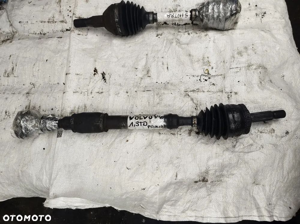 VOLVO V40 S40 1,8 16V PÓŁOS Z PRZEGUBEM 1,6 16V prawa 1,9td - 2