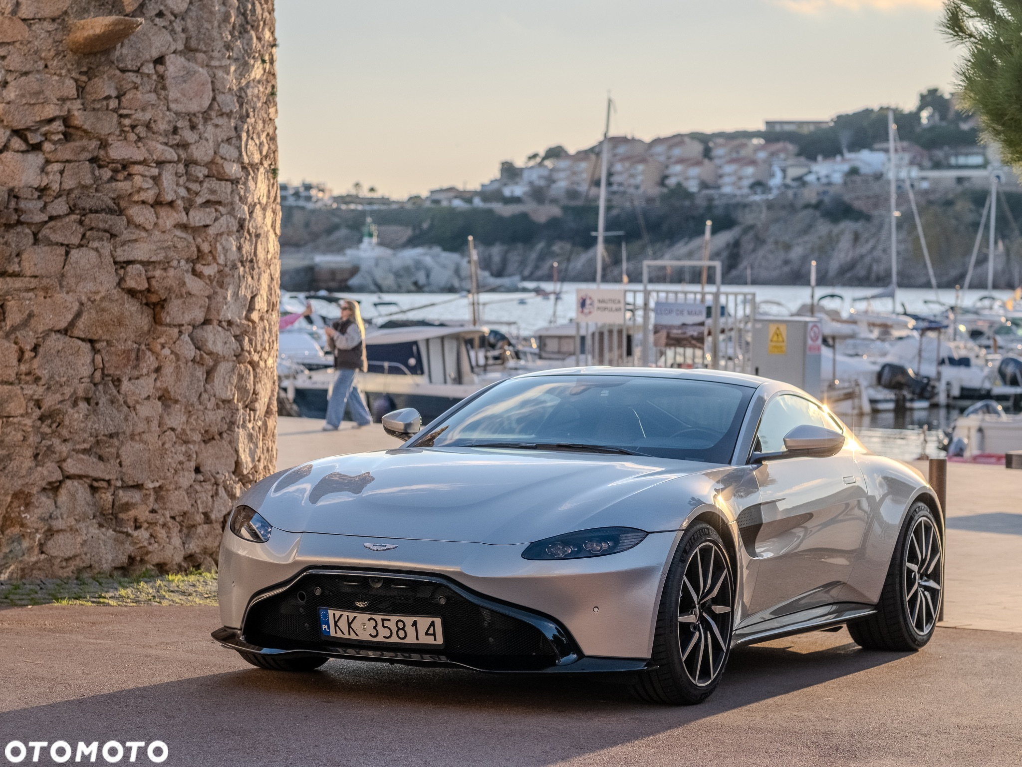 Aston Martin Vantage - 18