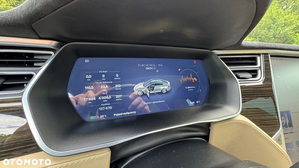 Tesla Model S 90 D - 27