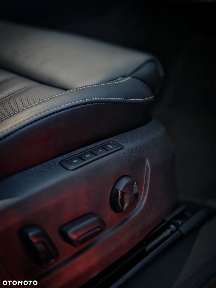 Skoda Superb 2.0 TDI DSG L&K - 14