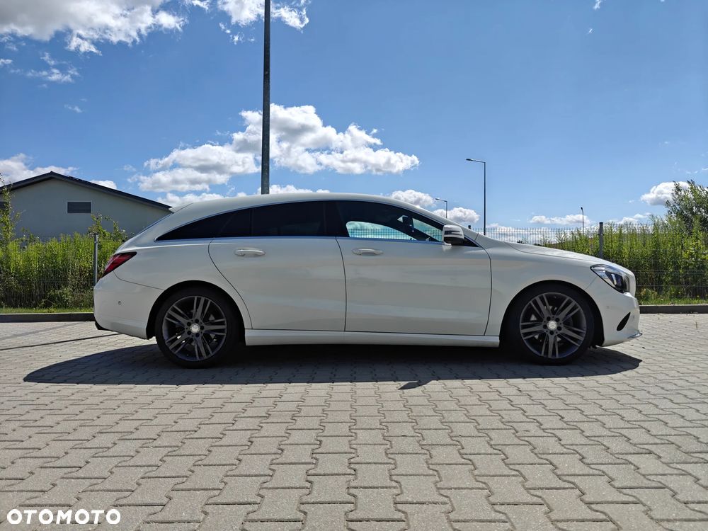 Mercedes-Benz CLA 180 7G-DCT UrbanStyle Edition - 28