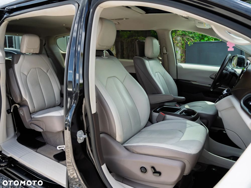 Chrysler Pacifica - 14