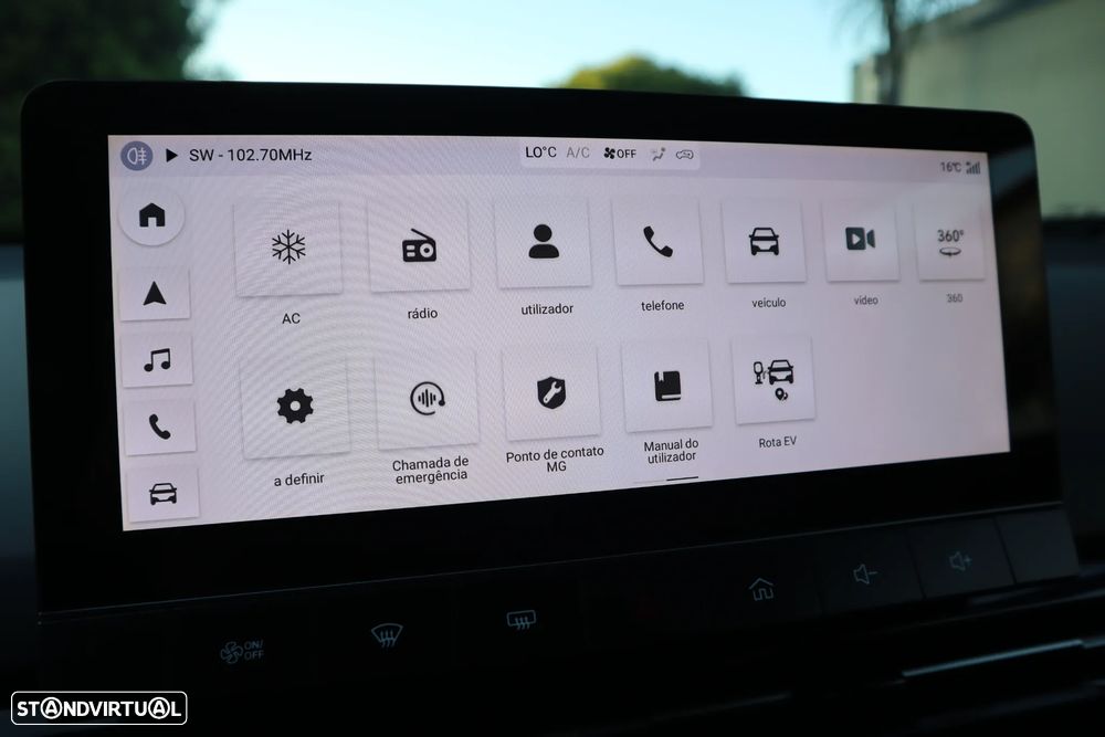 MG MG4 64 kWh Luxury - 35