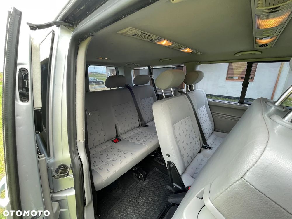 Volkswagen Caravelle - 8