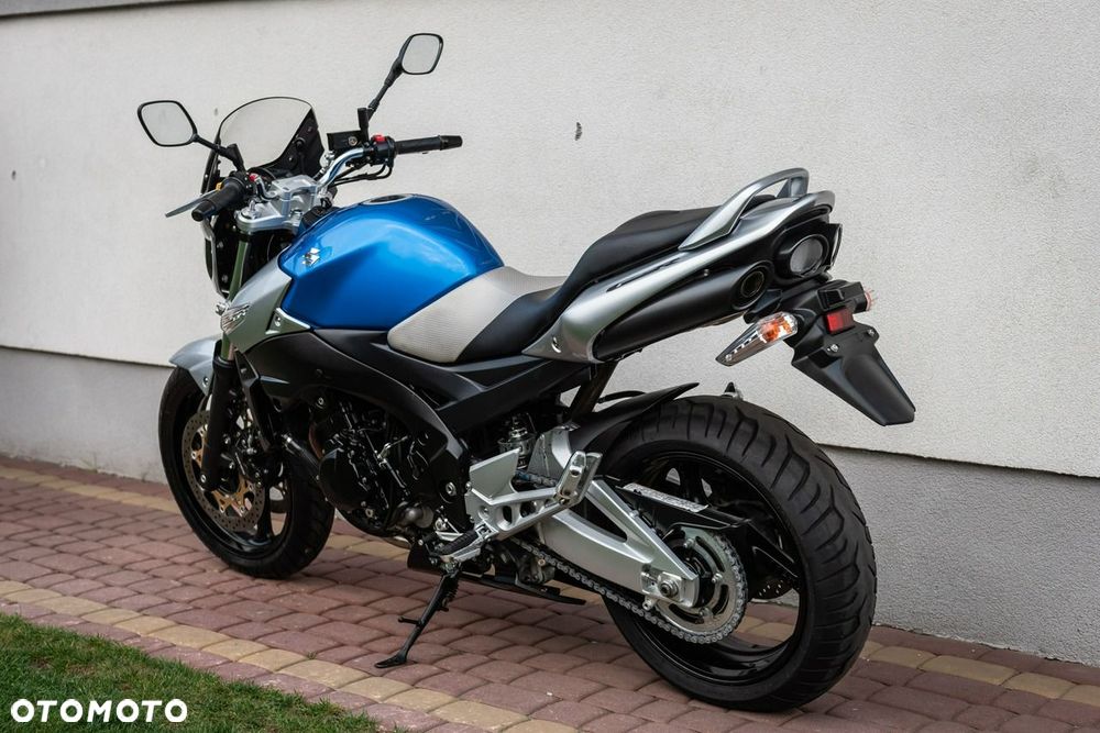 Suzuki GSR - 5