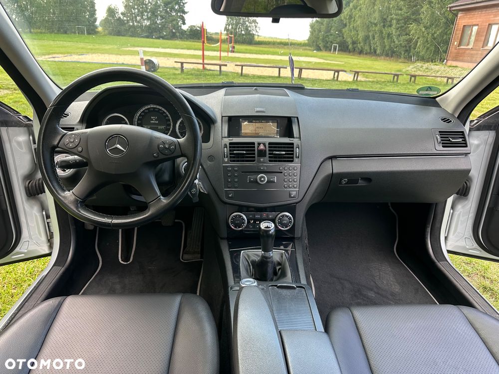 Mercedes-Benz Klasa C 180 Kompressor BlueEFFICIENCY - 40