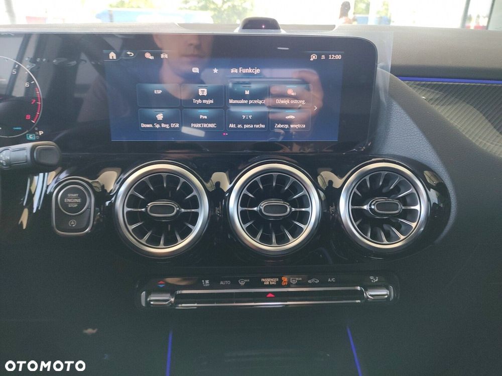 Mercedes-Benz GLA - 12