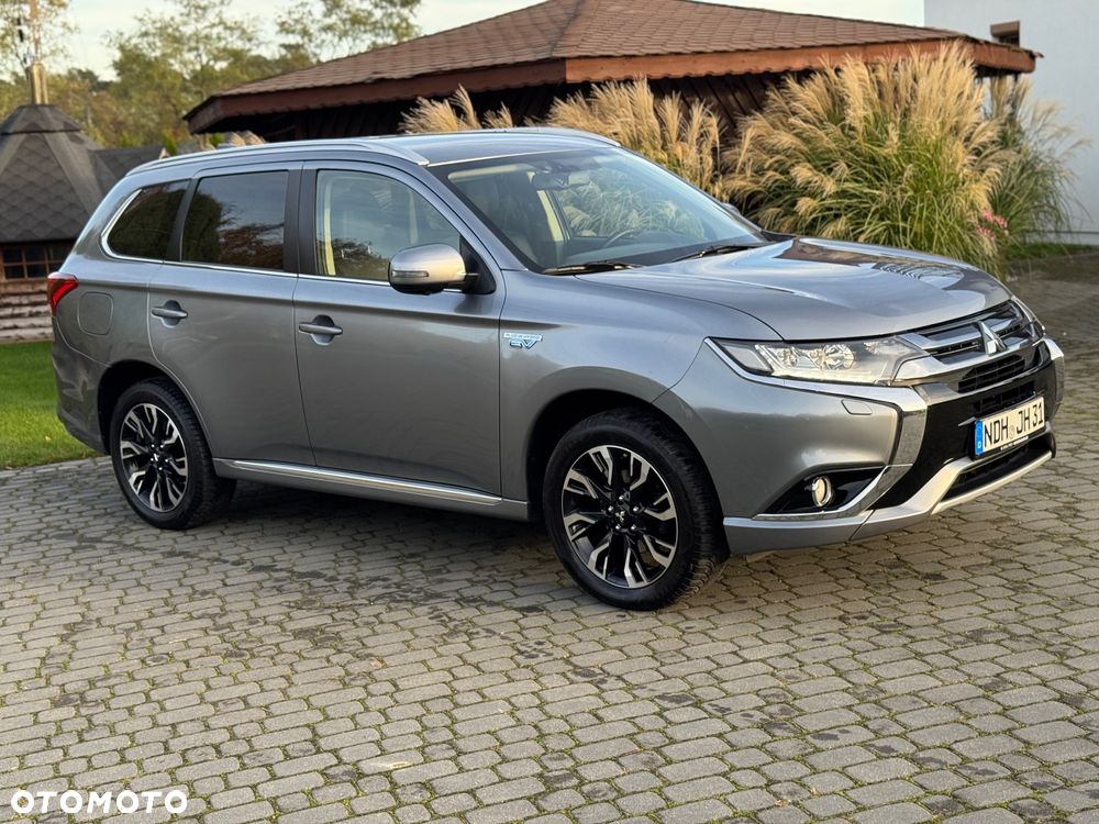 Mitsubishi Outlander 2.0 4WD Plug-In Hybrid Top - 3