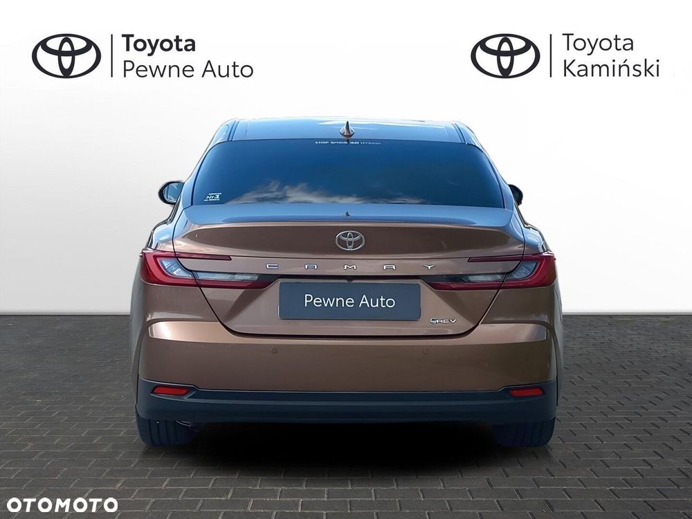 Toyota Camry - 4