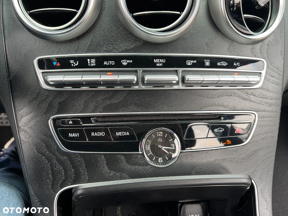 Mercedes-Benz Klasa C 400 4Matic 7G-TRONIC AMG Line - 26