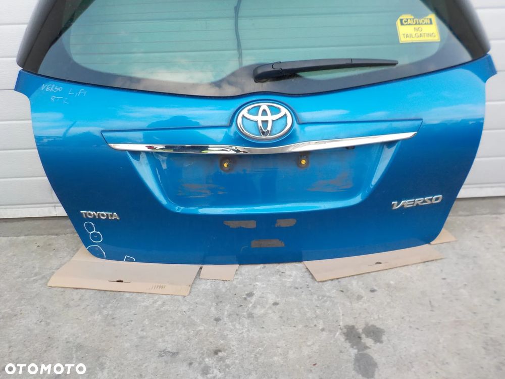 TOYOTA VERSO KLAPA BAGAŻNIKA KAMERA 8T7 - 2