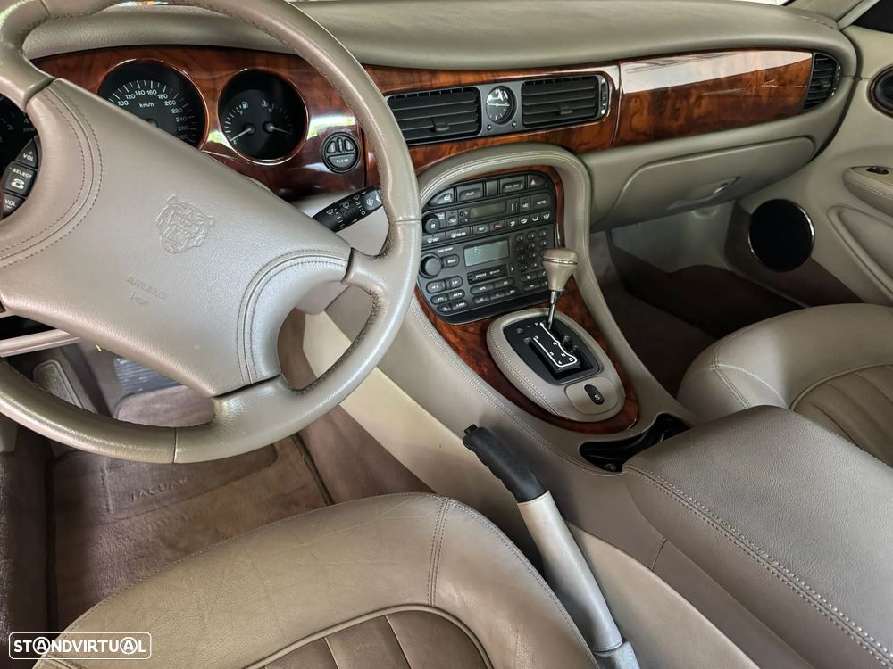 Jaguar XJ - 14