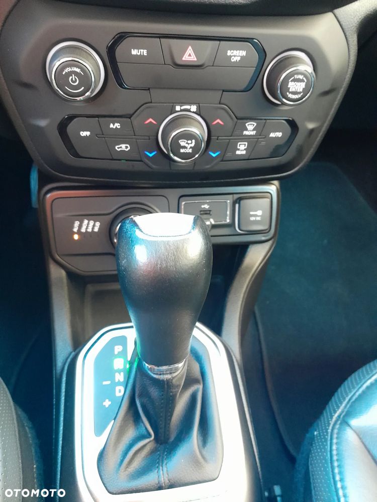 Jeep Renegade 1.3 T-GDI Active Drive Limited - 23