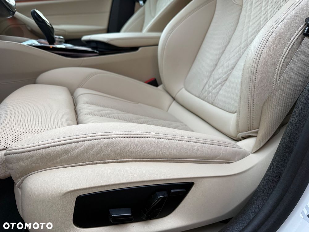 BMW Seria 5 530e M Sport sport - 33