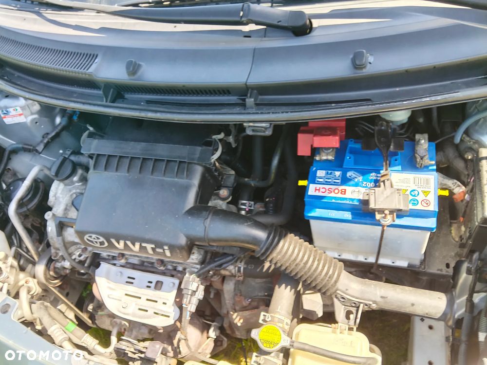 Toyota Yaris 1.3 Luna Premium - 8