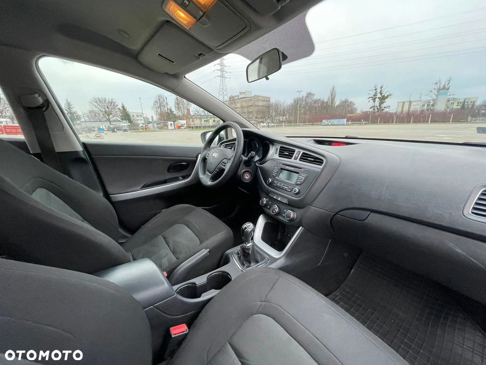 Kia Ceed - 11
