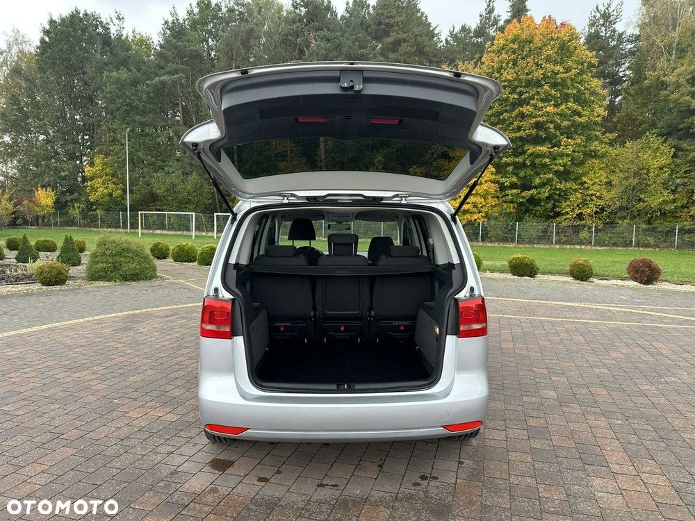 Volkswagen Touran - 12