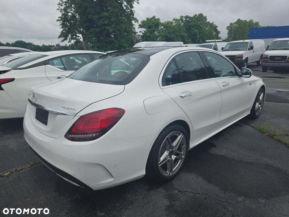 Mercedes-Benz Klasa C 300 4Matic 9G-TRONIC AMG Line - 3