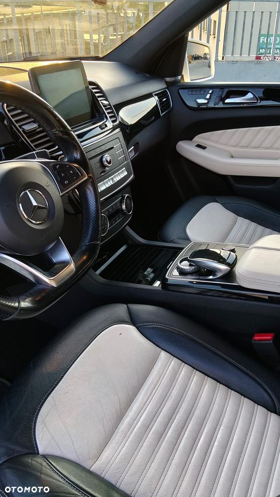 Mercedes-Benz GLE - 10
