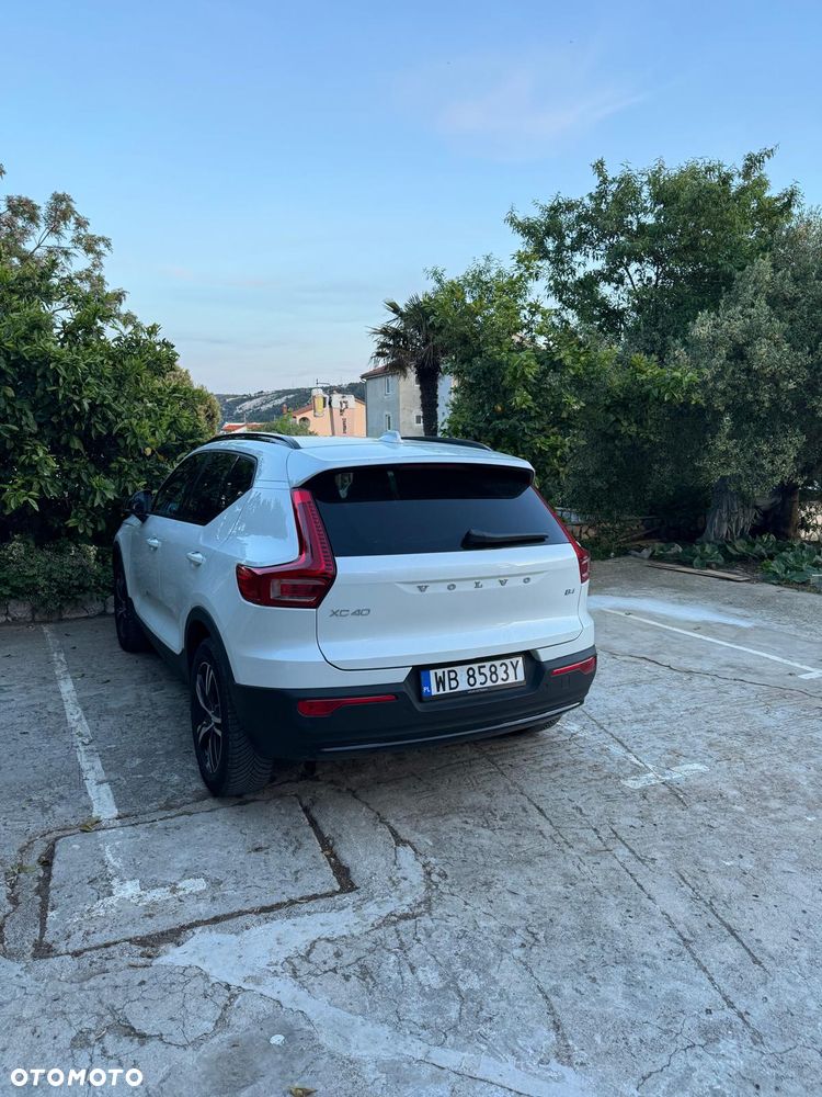Volvo XC 40 B4 Plus Dark - 3