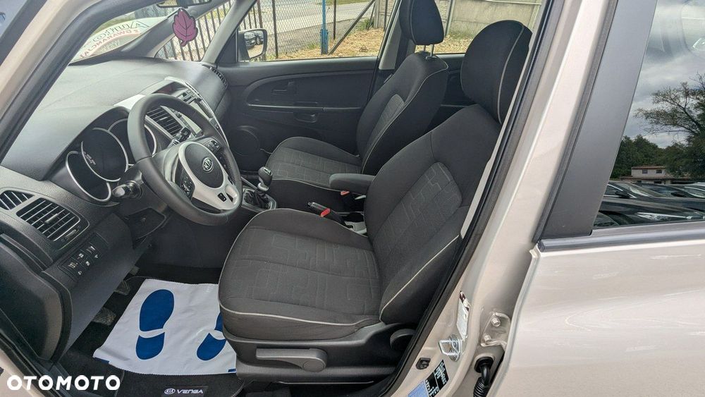 Kia Venga - 11