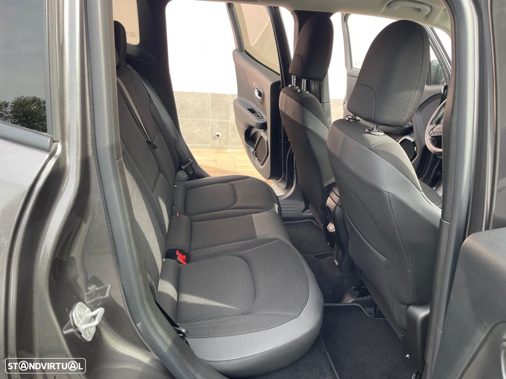 Jeep Renegade 1.3 T Night Eagle DCT - 4