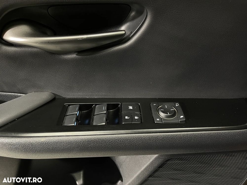 Lexus UX 250h Business Edition - 17