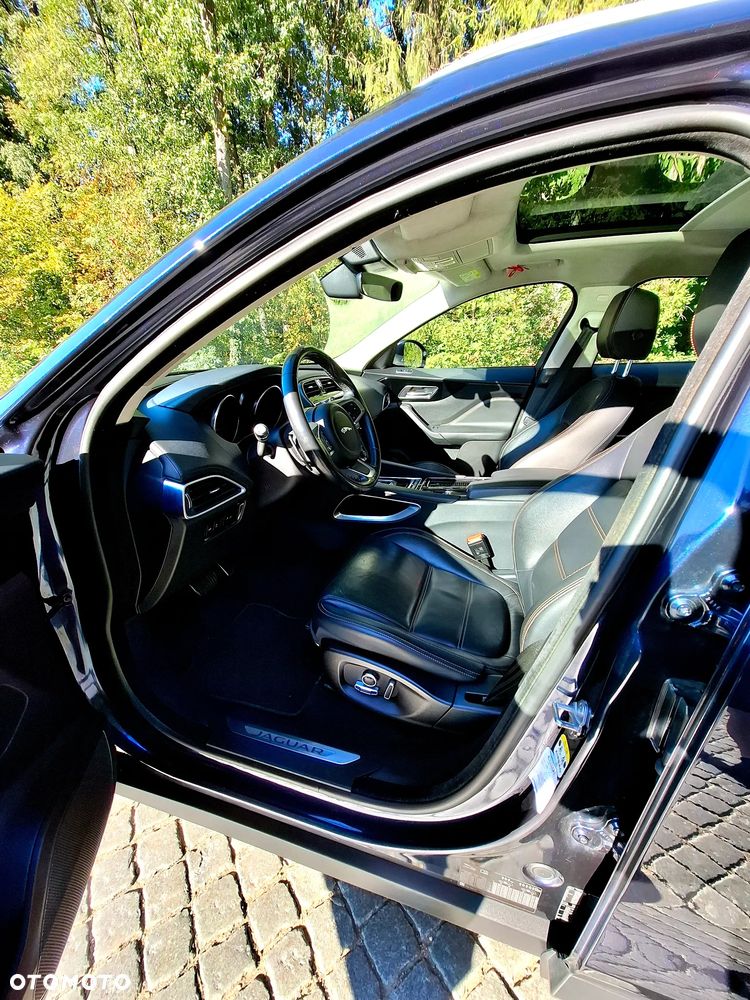 Jaguar F-Pace 20d AWD Prestige - 18