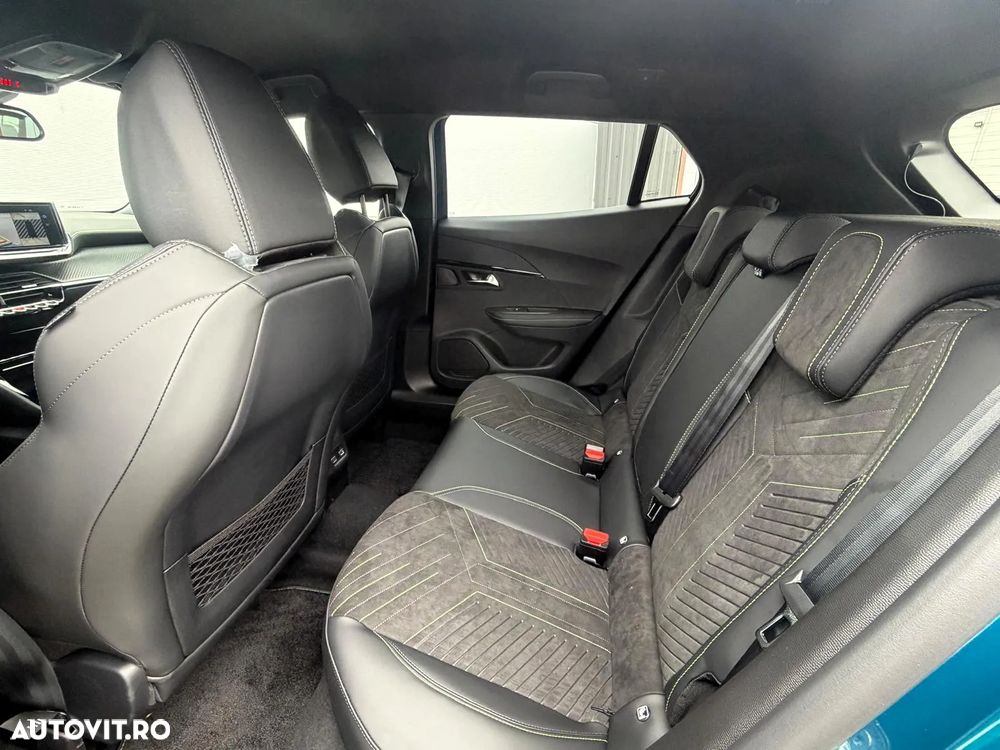 Peugeot 2008 1.2L e-DCS6 MHEV GT - 11