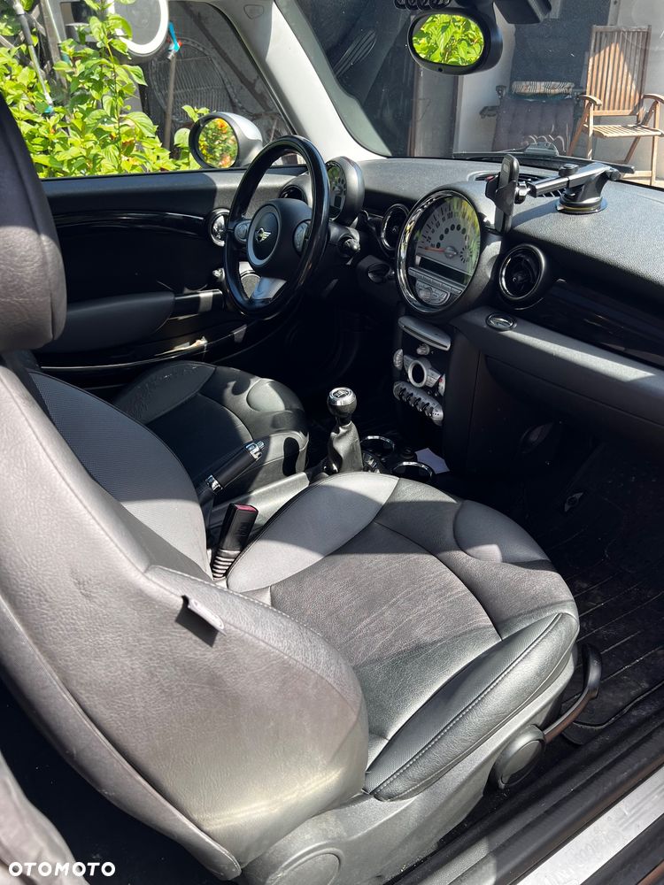 MINI Cooper Standard - 1