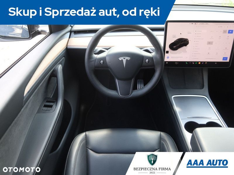 Tesla Model Y - 26
