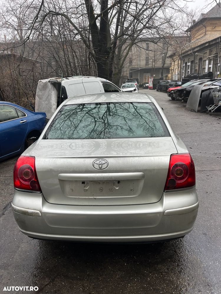 Dezmembrez Toyota Avensis 2005 bej auriu 2,2 diesel non facelift - 5