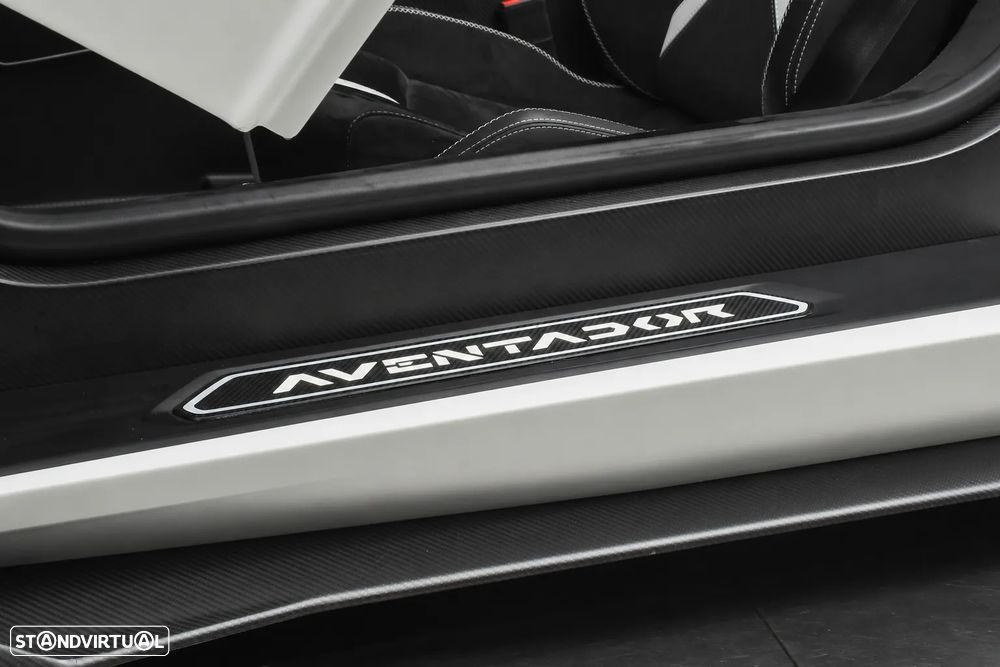 Lamborghini Aventador - 26