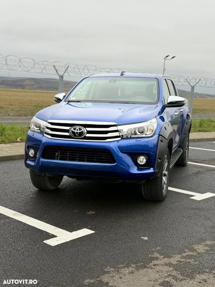 Toyota Hilux 4x4 Double Cab A/T Invincible - 1