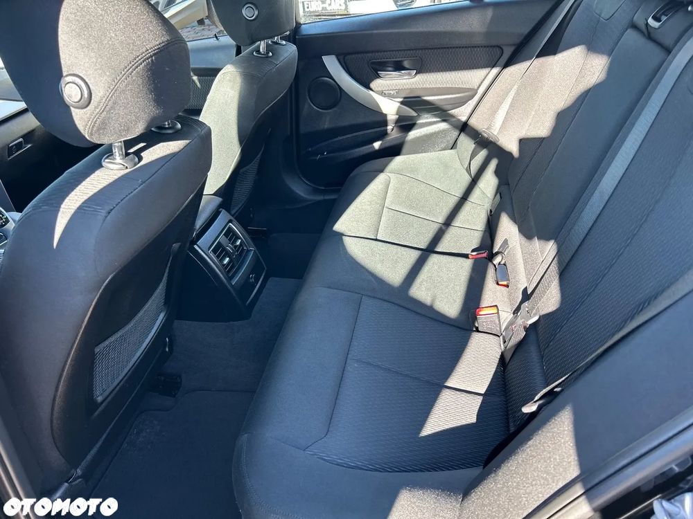 BMW Seria 3 318d - 13