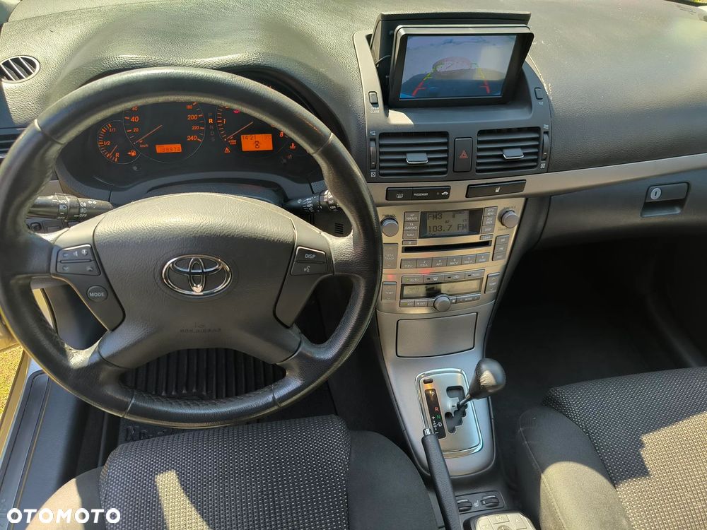 Toyota Avensis 1.8 VVT-i Automatik Sol - 17