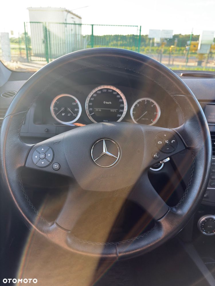 Mercedes-Benz Klasa C 220 CDI BlueEff Avantgarde - 34