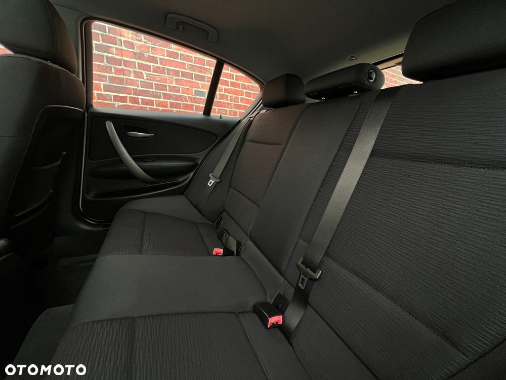 BMW Seria 1 116i - 17