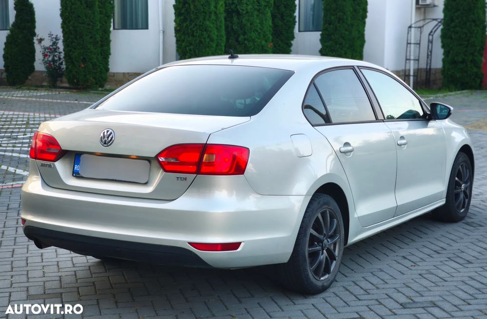 Volkswagen Jetta 1.6 TDI Blue Motion Technology Comfortline - 5