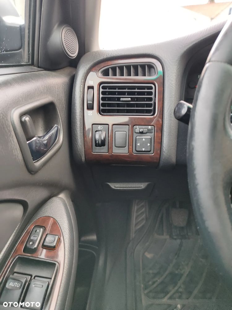 Toyota Avensis 2.0 VVT-i Sol - 30