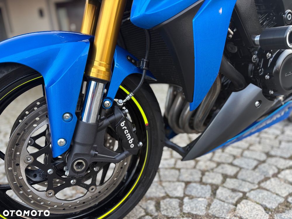Suzuki GSX - 27