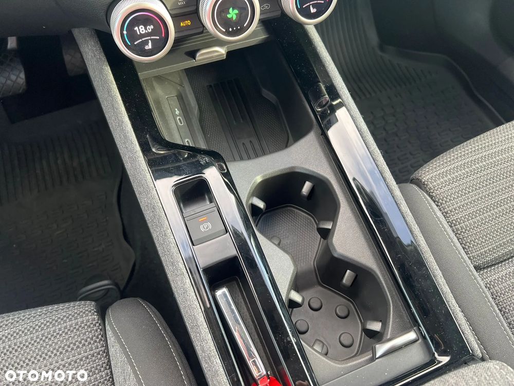 Skoda Superb 1.5 TSI mHEV Selection DSG - 22