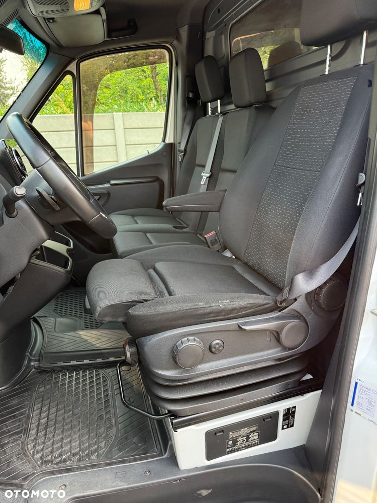 Mercedes-Benz Sprinter - 10