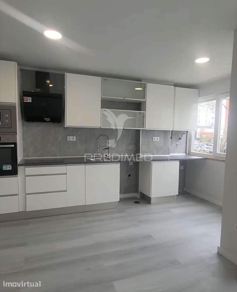 Apartamento T2 em Oeiras – Com Varanda, Arrecadação e Excelente Loc... - Grande imagem: 3/40