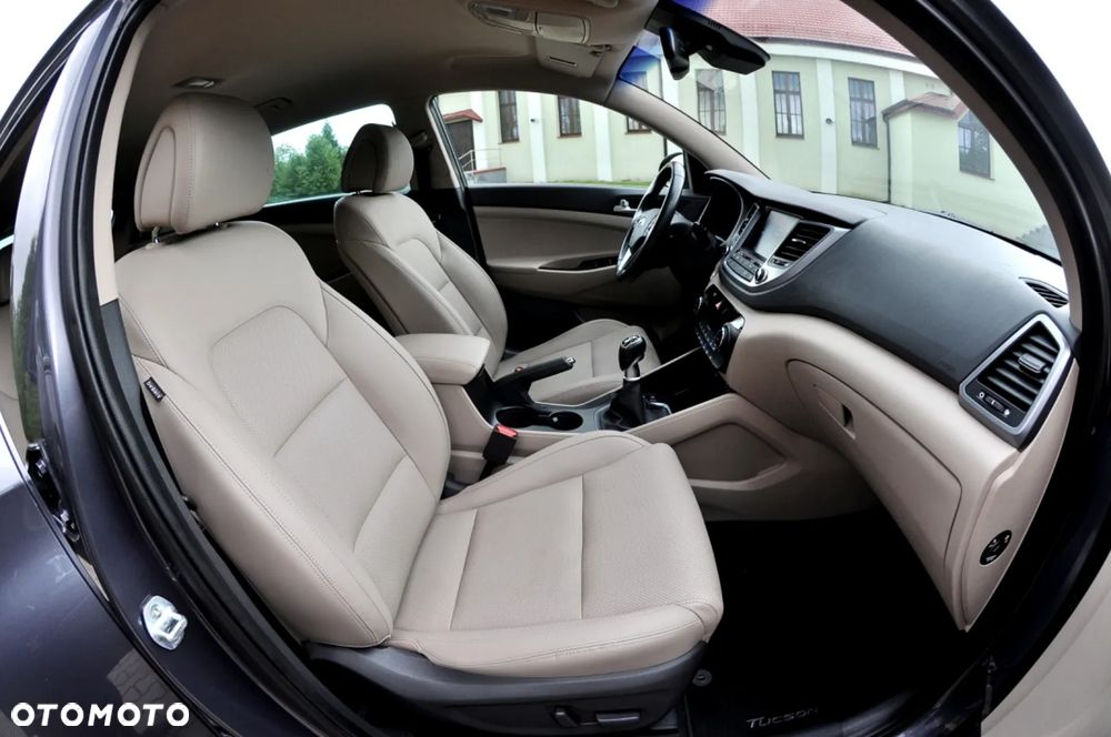 Hyundai Tucson 1.7 CRDI BlueDrive Style 2WD - 19
